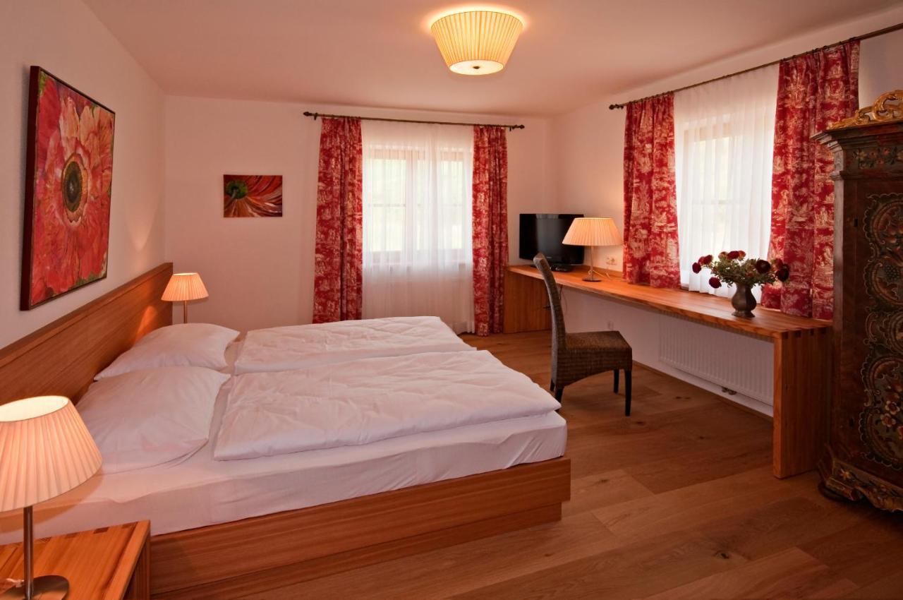 Gastehaus Schloss Bernau Ξενοδοχείο Fischlham Δωμάτιο φωτογραφία